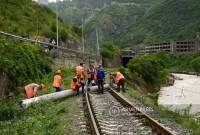 Два из восьми разрушенных участков железной дороги уже восстановлены: 
компания “Южно-Кавказская железная дорога”
