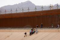 Байден ввел запрет на убежище для незаконно пересекающих границу с Мексикой