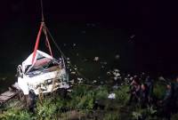 На трассе Ереван-Севан-Иджеван автомобиль упал с моста в реку Раздан, погибли 3 
человека