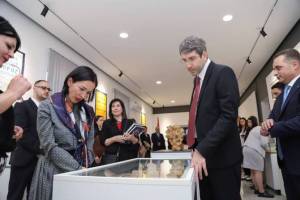 Se inauguró una exposición dedicada a Aram Khachatryan en el Archivo Nacional
