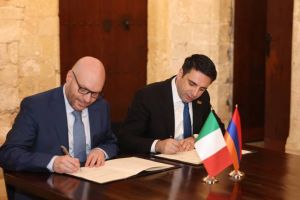 Alen Simonyan et Lorenzo Fontana ont signé un protocole de coopération entre les 
parlements d'Arménie et d'Italie

