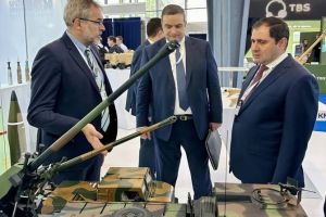 گفتگو های سورن پاپیکیان با روسای شرکت های صنعت نظامی در چارچوب نمایشگاه بین المللی   
«HEMUS-2024»  در بلغارستان.