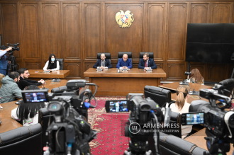 Parliamentary factions deliver press briefings 