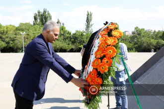 Секретарь Западного направления МИД Индии Санджай 
Верма посетил Мемориал жертвам Геноцида армян