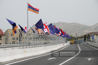 Armenian, Georgian PMs inaugurate Friendship Bridge on 
border 