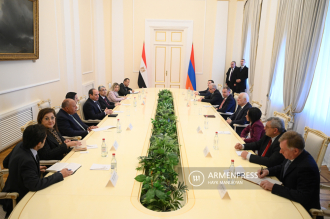 Armenian President describes Egyptian counterpart’s visit as “historic event”, meeting 
between delegations underway 