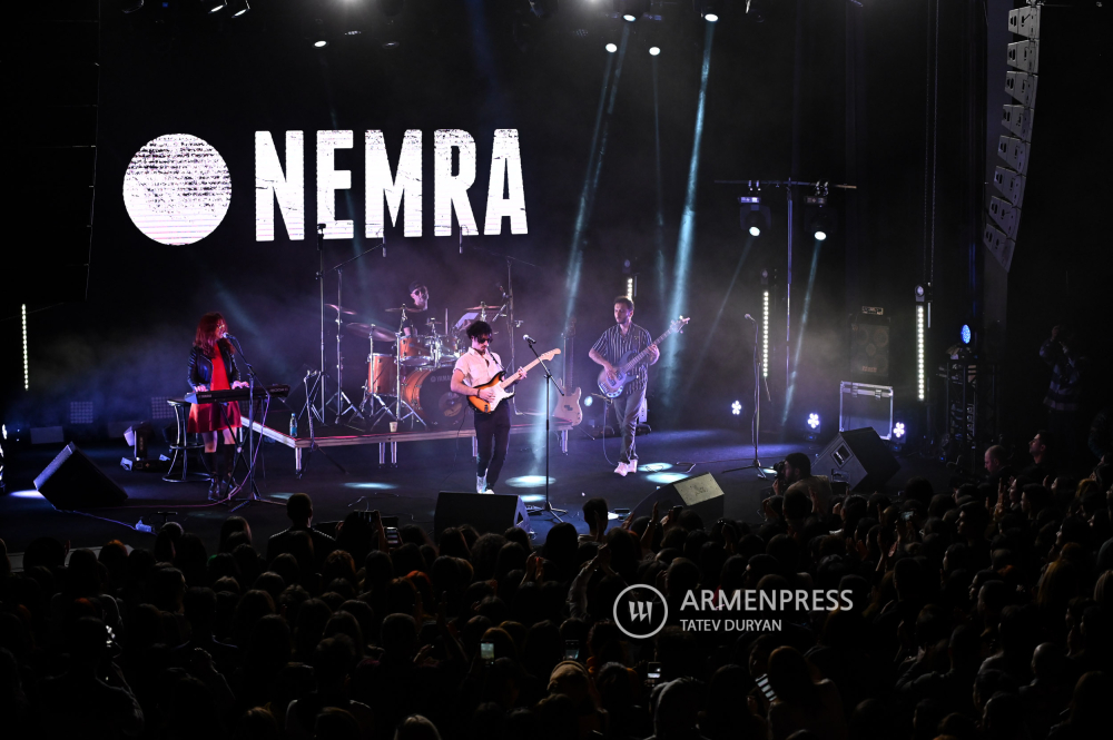 Lagu lama dan baru, energi gila.  “Nemra” merayakan hari jadinya yang ke-11 dengan konser solo