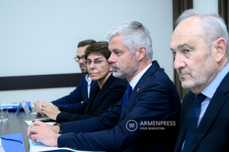 Nagorno Karabakh FM meets with Auvergne-Rhône-Alpes President Laurent Wauquiez in 
Yerevan 