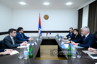 Nagorno Karabakh FM meets with Auvergne-Rhône-Alpes President Laurent Wauquiez in 
Yerevan 