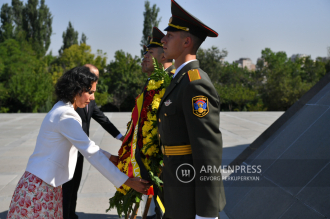 Министр иностранных дел Бельгии почтил память жертв Геноцида армян в 
Цицернакаберде