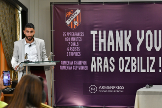 Араз Озбилиз завершил профессиональную карьеру. Его 
кандидатуру выдвинут на пост президента ФФА