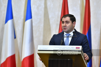 Министр обороны Армении и министр Вооруженных сил Франции подписали ряд 
соглашений