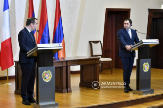 Министр обороны Армении и министр Вооруженных сил Франции подписали ряд 
соглашений