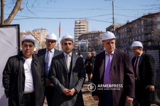 Alcalde Avinyan siguió las obras de renovación del Parque 
Mergelyan