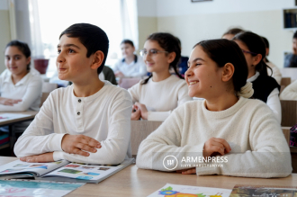 Avec la participation de l'ambassadeur d'Iran en Arménie, 
une classe de la langue persane a été ouverte à l'école 
primaire n° 35 d'Erevan