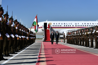 Bienvenida del presidente de Armenia en el aeropuerto de 
Erbil