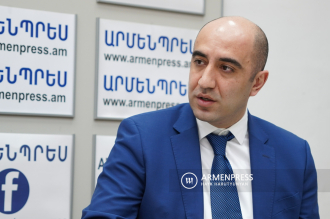 Conferencia de prensa de Andranik Tevosyan, director de la 
empresa "Yerqaghluys" de la Municipalidad de Ereván