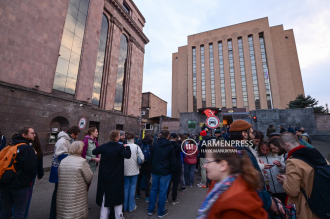 المواطنون
 الروس يشاركون في أرمينيا بالانتخابات الرئاسية 
الروسية