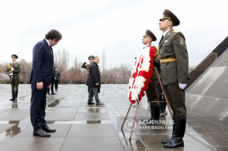 Georgian Prime Minister visits the Tsitsernakaberd Memorial 
Complex