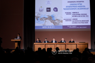 Conférence internationale " L'Arménie comme carrefour des
civilisations: relations historiques et culturelles"