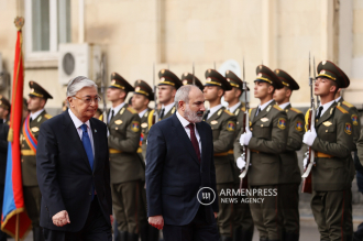Ceremonia de bienvenida al presidente de Kazajistán en la 
residencia del presidente de Armenia