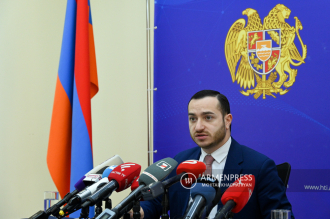 Conférence de presse de Mkhitar Hayrapetyan, ministre 
arménien de l'industrie des hautes technologies, à l'occasion 
du 100e jour de son mandat