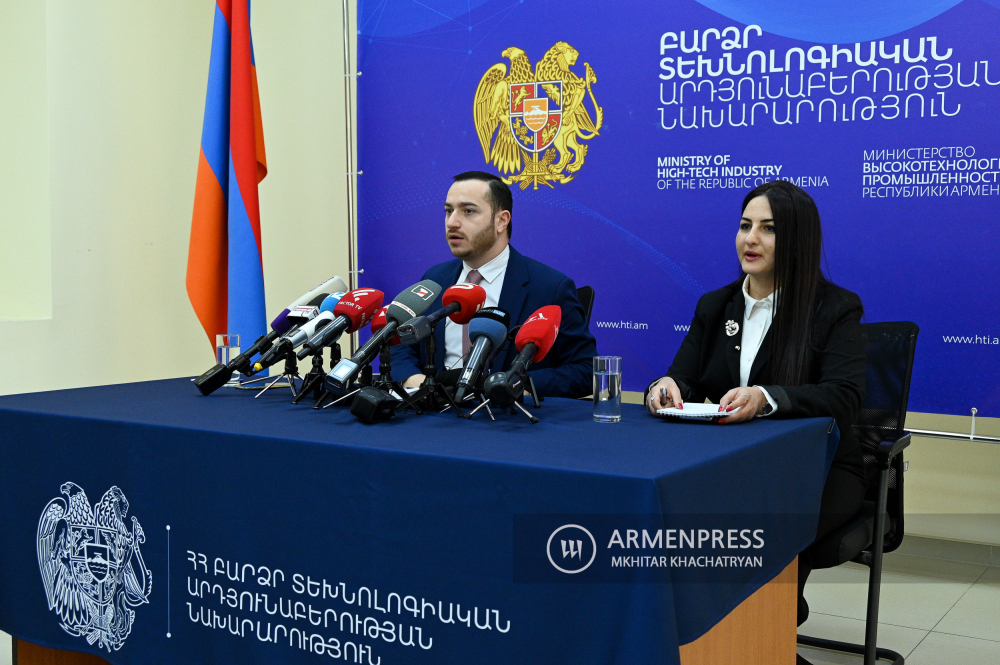 Ermenistan Yüksek Teknoloji Sanayi Bakanı Mkhitar Hayrapetyan'ın basın toplantısı: Canlı