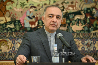 Conférence de presse de l'ambassadeur iranien Mehdi 
Sobhani
