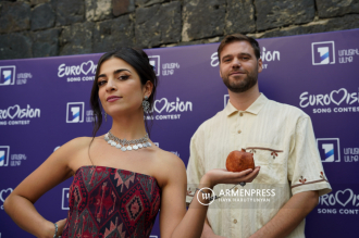 "Eurovision 2024" yarışmasında Ermenistan'ın delegesi 
"Ladaniva" grubuyla görüşme