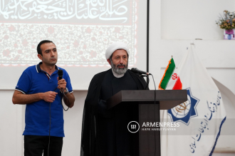Доктор Иманипури в Голубой мечети Еревана