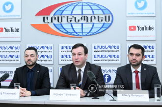Conferencia de prensa del fundador y presidente de la 
"Asociación Nacional de Medicina del Dolor", Avetis 
Avetisyan, el vicepresidente Khachik Petrosyan y miembro 
de la junta directiva Sevak Badalyan