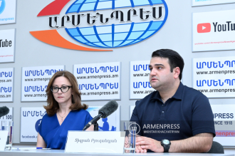 Conferencia de prensa de Mariam Mnatsakanyan, 
organizadora de salud pública del Ministerio de Salud de 
Armenia; Tigran Byuzandyan, jefe del Departamento de 
Cirugía del Centro Nacional de Oncología VA Fanarjyan del 
Ministerio de Salud