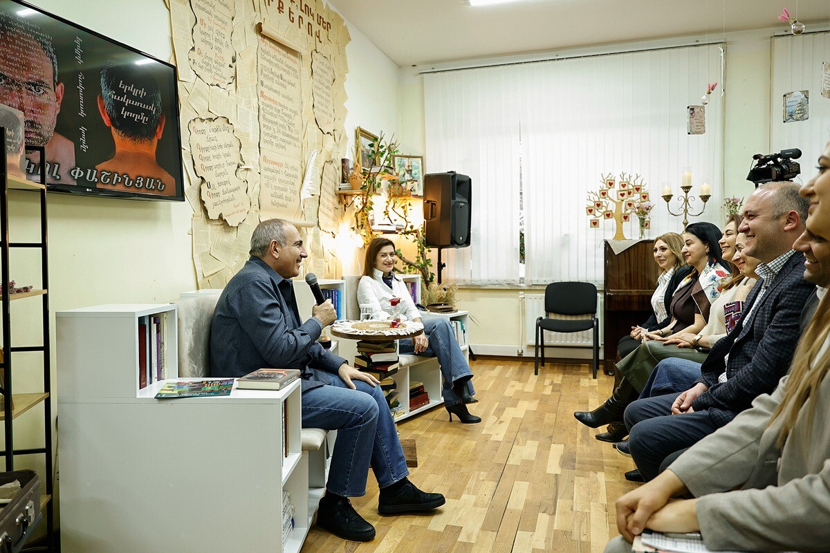 Премьер-министр Пашинян в Араратской областной библиотеке принял участие в обсуждении своей книги «Обратная сторона страны»