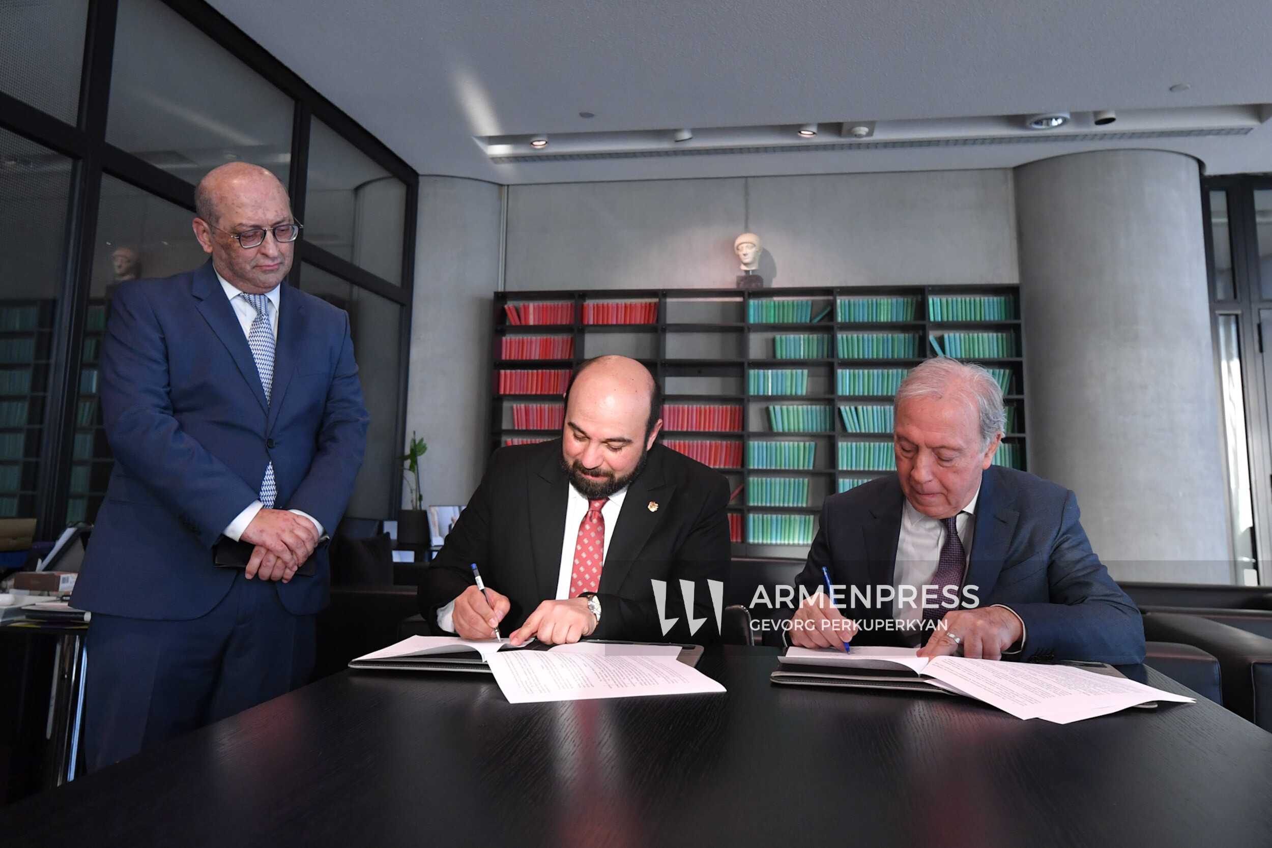 Подписан Меморандум о сотрудничестве между Музеем истории Армении и Музеем Акрополя