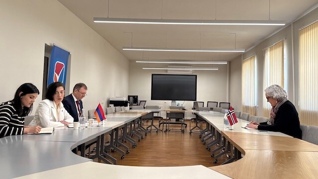Embajador de Noruega en Armenia fue recibido por la Comisión Central Electoral