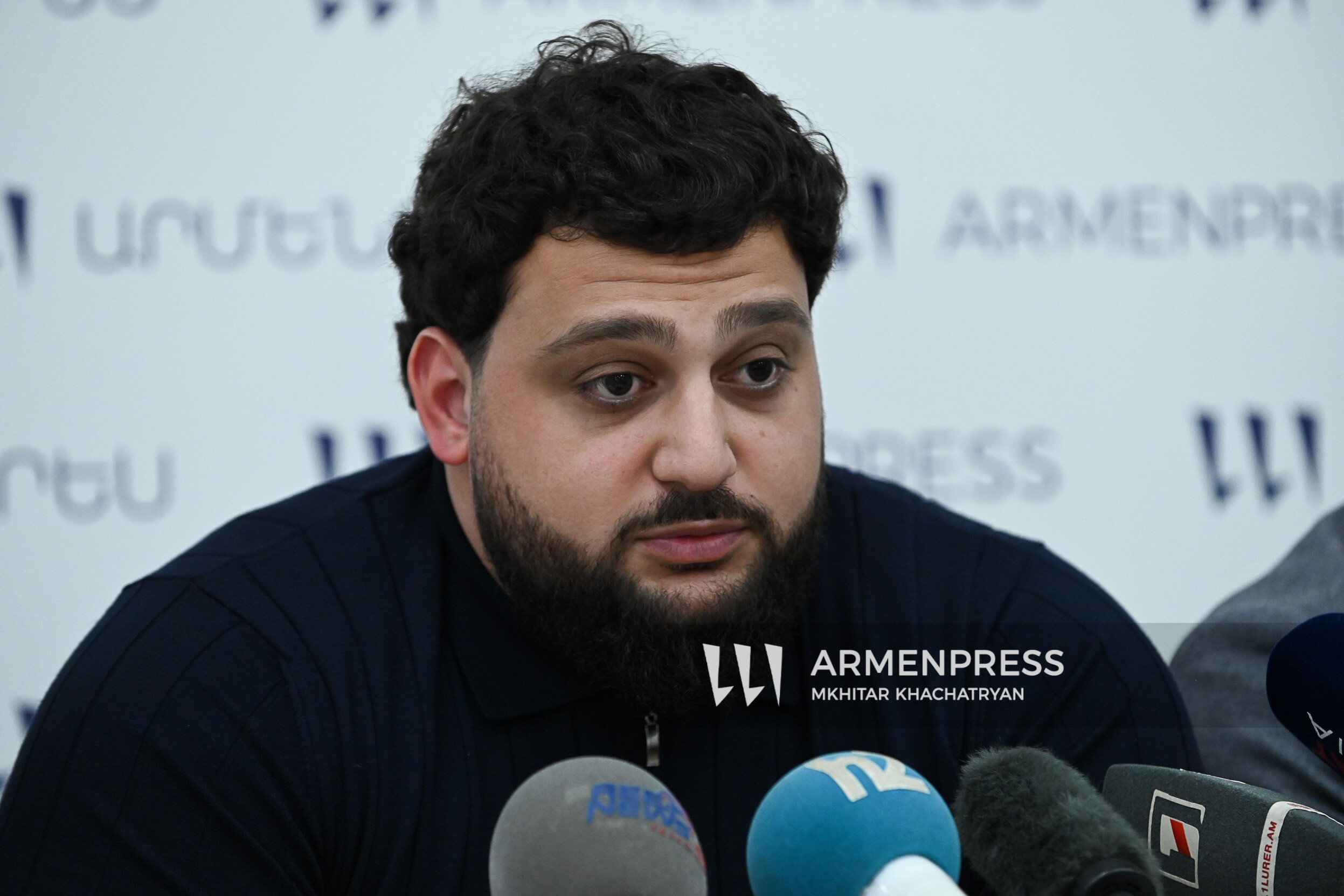 Ծանրամարտի Եվրոպայի եռակի չեմպիոններ Գարիկ Կարապետյանի, Վարազդատ Լալայանի, Հայաստանի ծանրամարտի ֆեդերացիայի գլխավոր քարտուղար Սամվել Գասպարյանի, Հայաստանի ծանրամարտի տղամարդկանց թիմի գլխավոր մարզիչ Հակոբ Փիլոսյանի, Հայաստանի ծանրամարտի կանանց թիմի գլխավոր մարզիչ Արտաշես Ներսիսյանի ասուլիսը