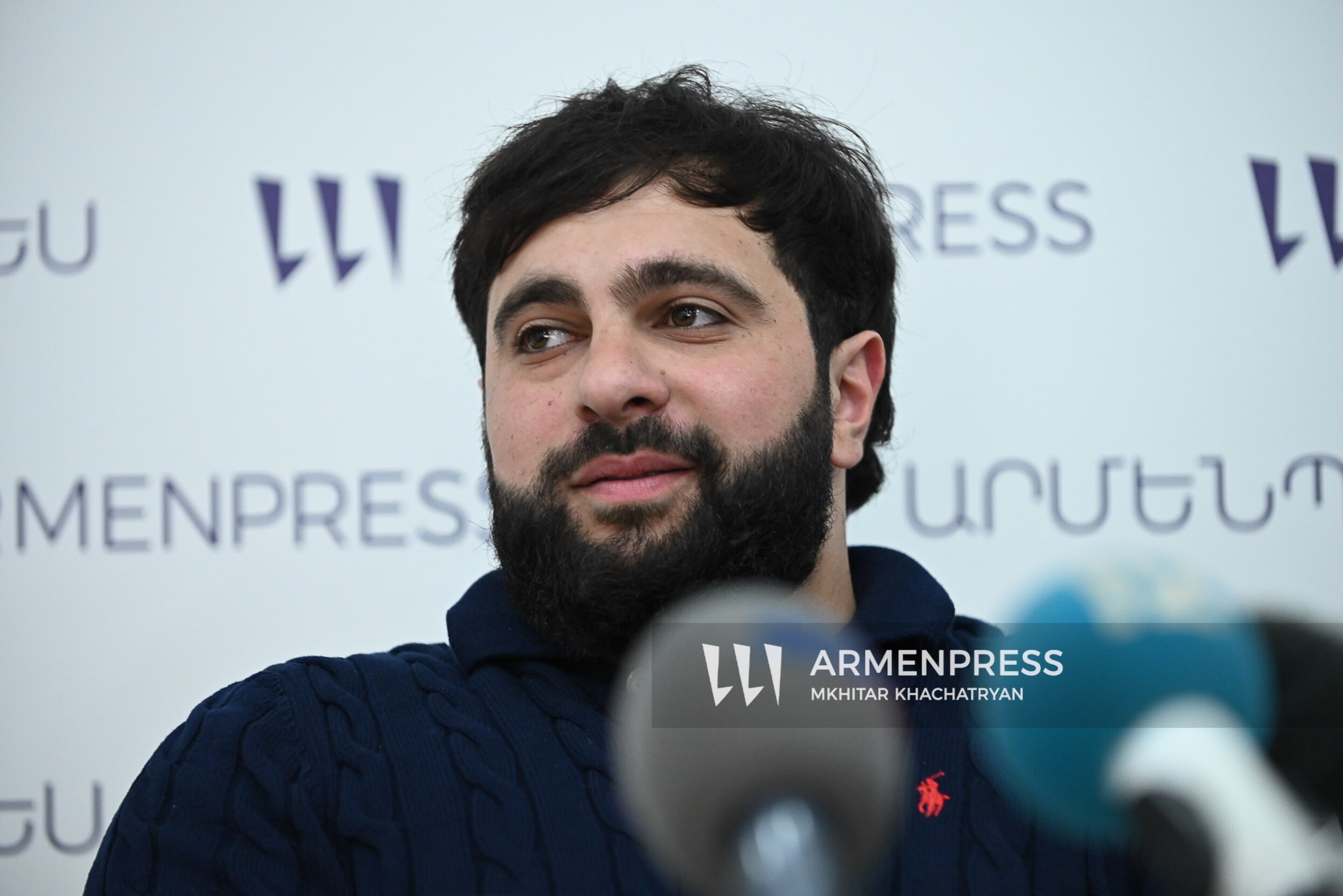 Ծանրամարտի Եվրոպայի եռակի չեմպիոններ Գարիկ Կարապետյանի, Վարազդատ Լալայանի, Հայաստանի ծանրամարտի ֆեդերացիայի գլխավոր քարտուղար Սամվել Գասպարյանի, Հայաստանի ծանրամարտի տղամարդկանց թիմի գլխավոր մարզիչ Հակոբ Փիլոսյանի, Հայաստանի ծանրամարտի կանանց թիմի գլխավոր մարզիչ Արտաշես Ներսիսյանի ասուլիսը