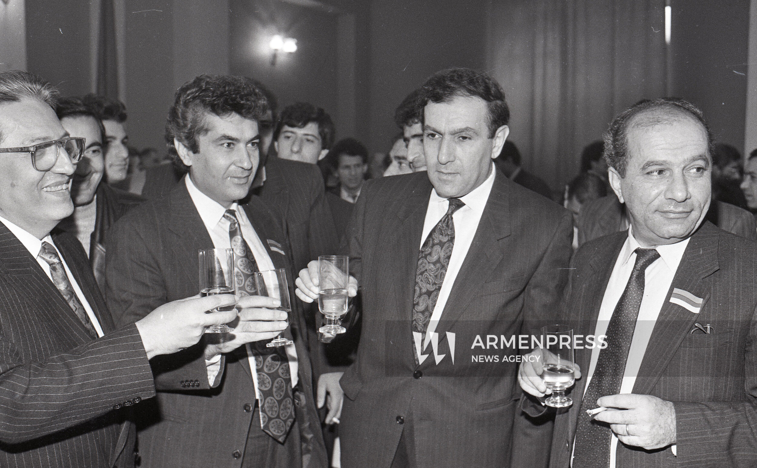 Levon Ter-Petrosyani Yertumnakalutyan Araroghutyuny (nkarum Gagik Harutsunyan,Babken Ararktsyan) 12.11.1991