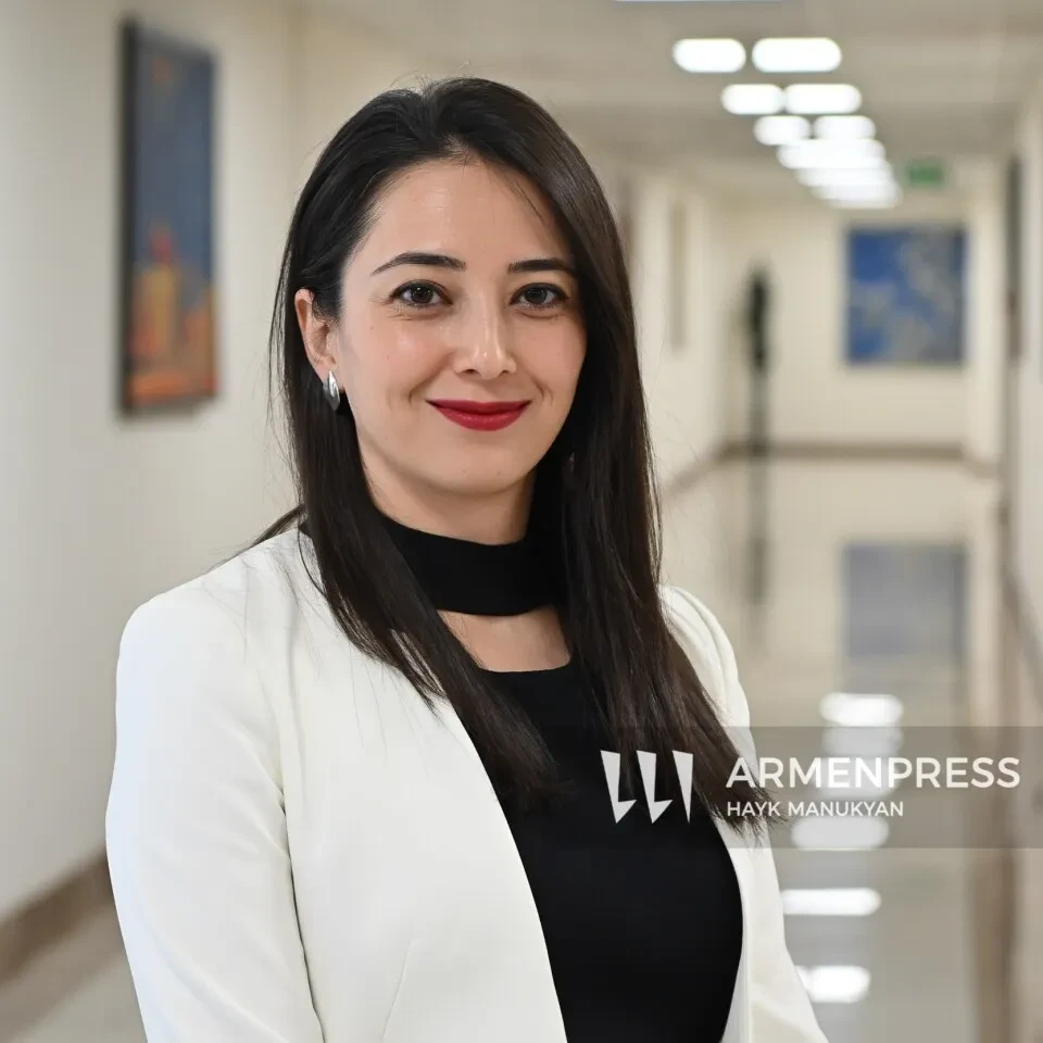 آني باداليان